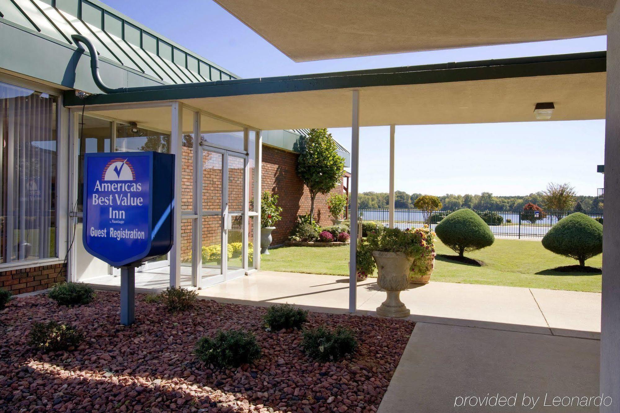 Super 8 By Wyndham Riverside Al Exterior photo