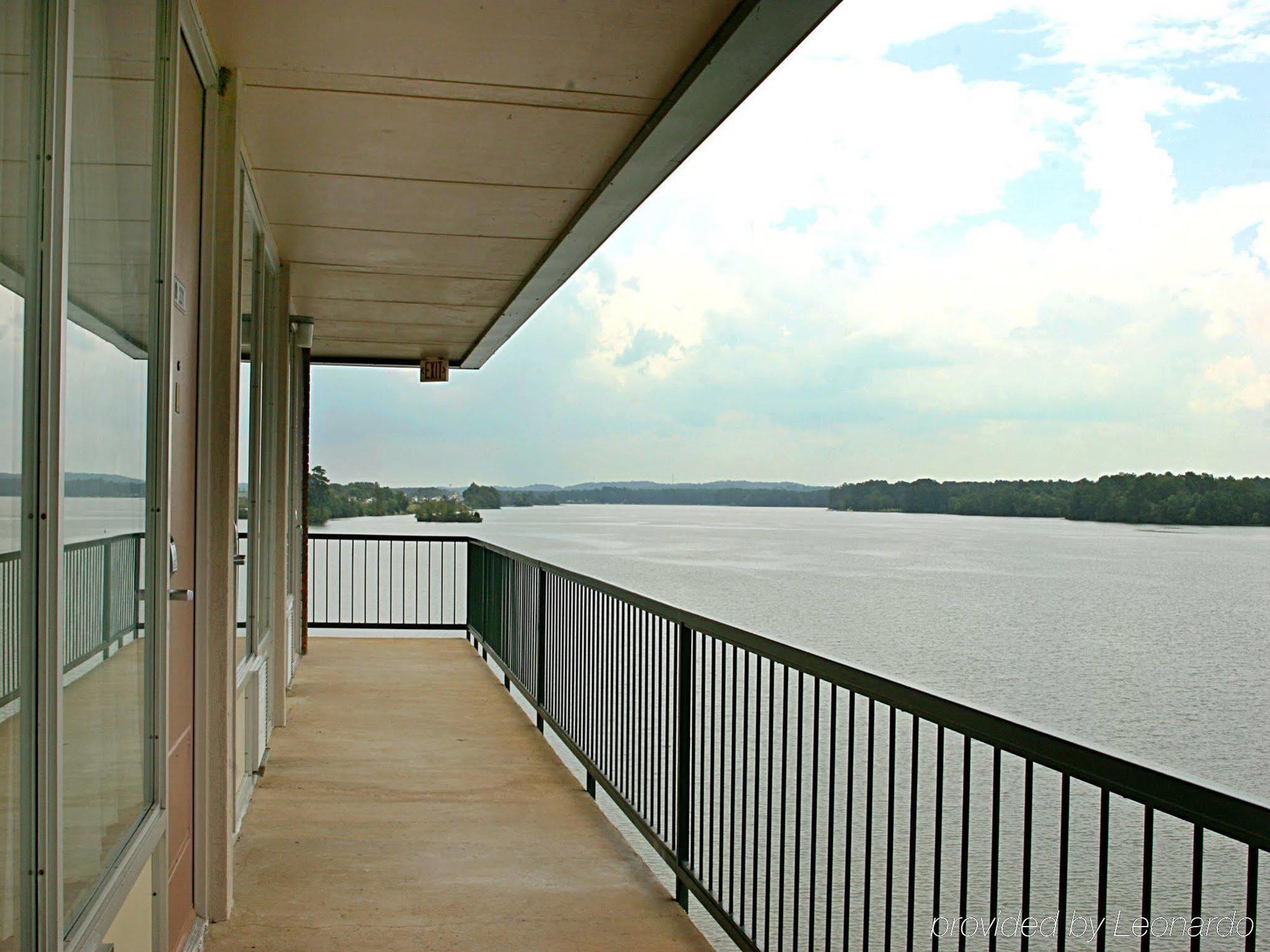 Super 8 By Wyndham Riverside Al Exterior photo