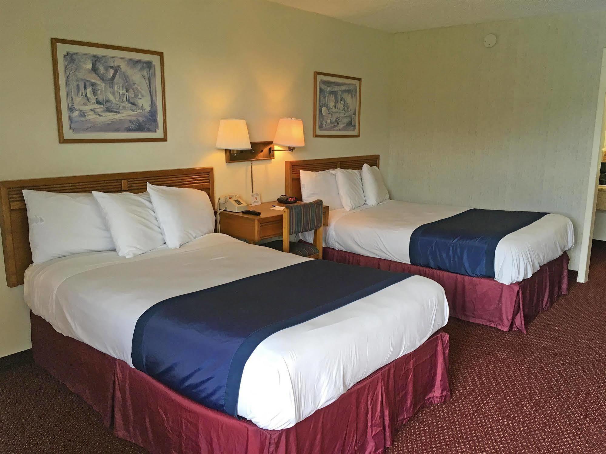Super 8 By Wyndham Riverside Al Exterior photo